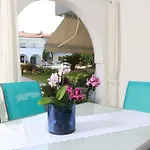 Niriides Pool House 1&2 דירה *
