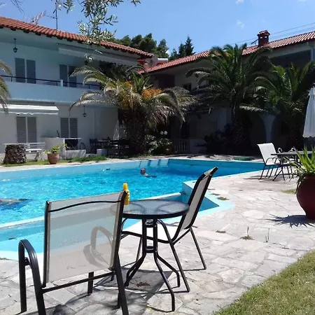 Niriides Pool House Apartment