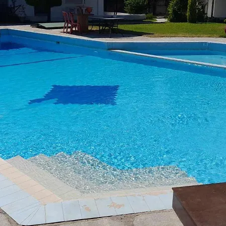 Niriides Pool House Apartment Pefkochori