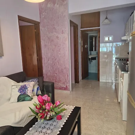 Niriides Pool House Apartment Pefkochori