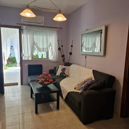 Niriides Pool House Apartment