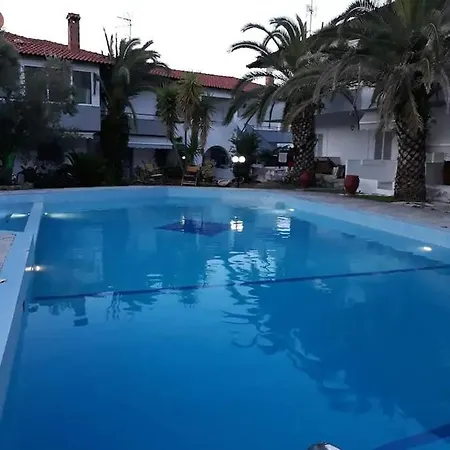 Niriides Pool House Apartment