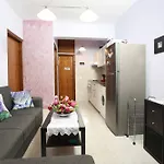 Niriides Pool House 1&2 Appartement *