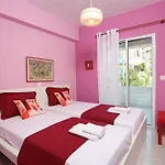 Appartement Niriides Pool House 1&2 *